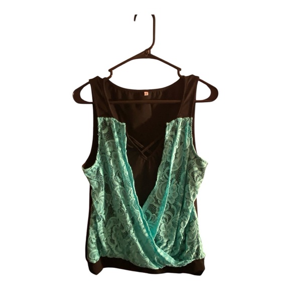 NWOT Black and Green Sleeveless Blouse with Cut Out Tie Front - Picture 6 of 11